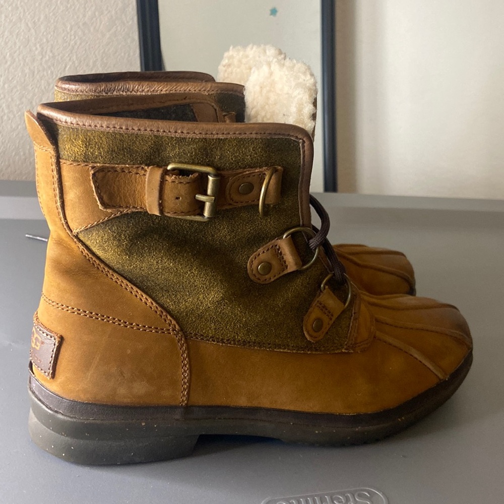 Ugg waterproof Boots Brown/Olive Green Size 9.5 Previously worn